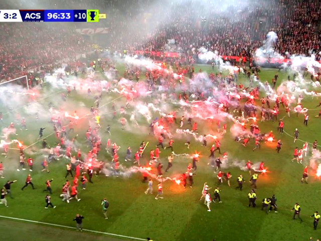 Haos la derby-ul Slavia – Sparta: meci anulat în minutul 90+7, jucător lovit
