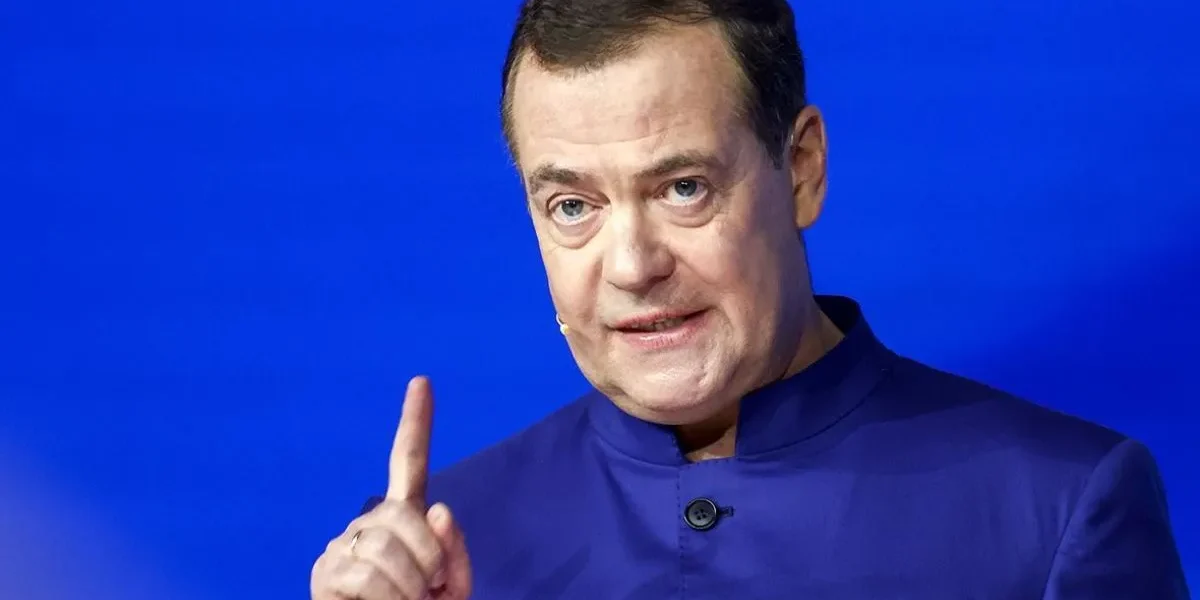 Medvedev, maestru AI: Macron, Merz și von der Leyen, speriați-n video