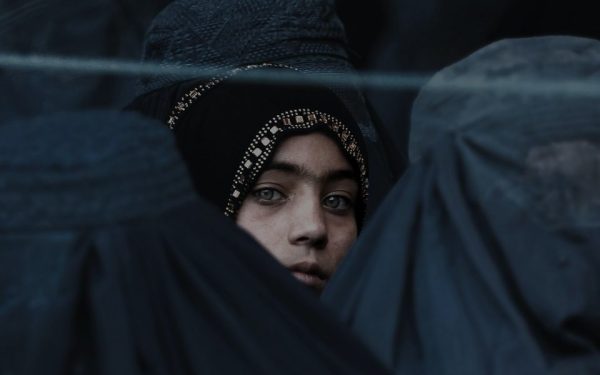 Talibanii impun noi reguli pentru femei în Afganistan: Drepturile, din nou, în pericol