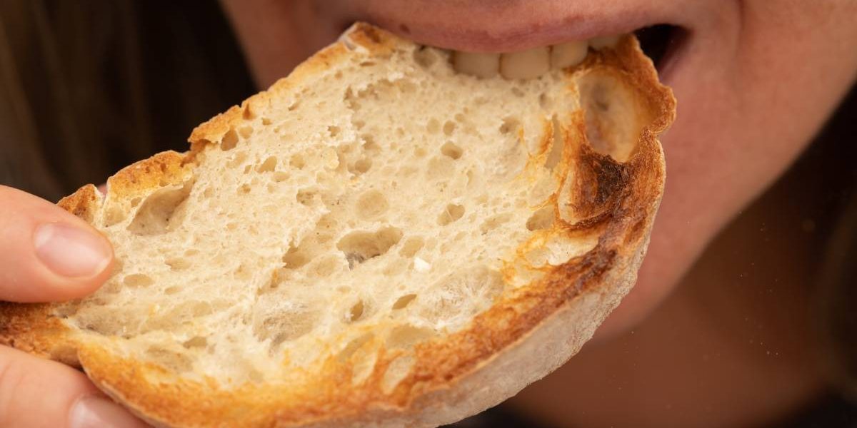 De ce te dor dinții când mănânci pâine? Cauze ascunse în spatele durerii