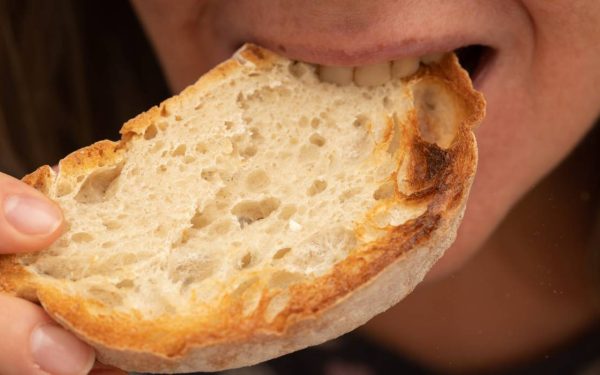 De ce te dor dinții când mănânci pâine? Cauze ascunse în spatele durerii