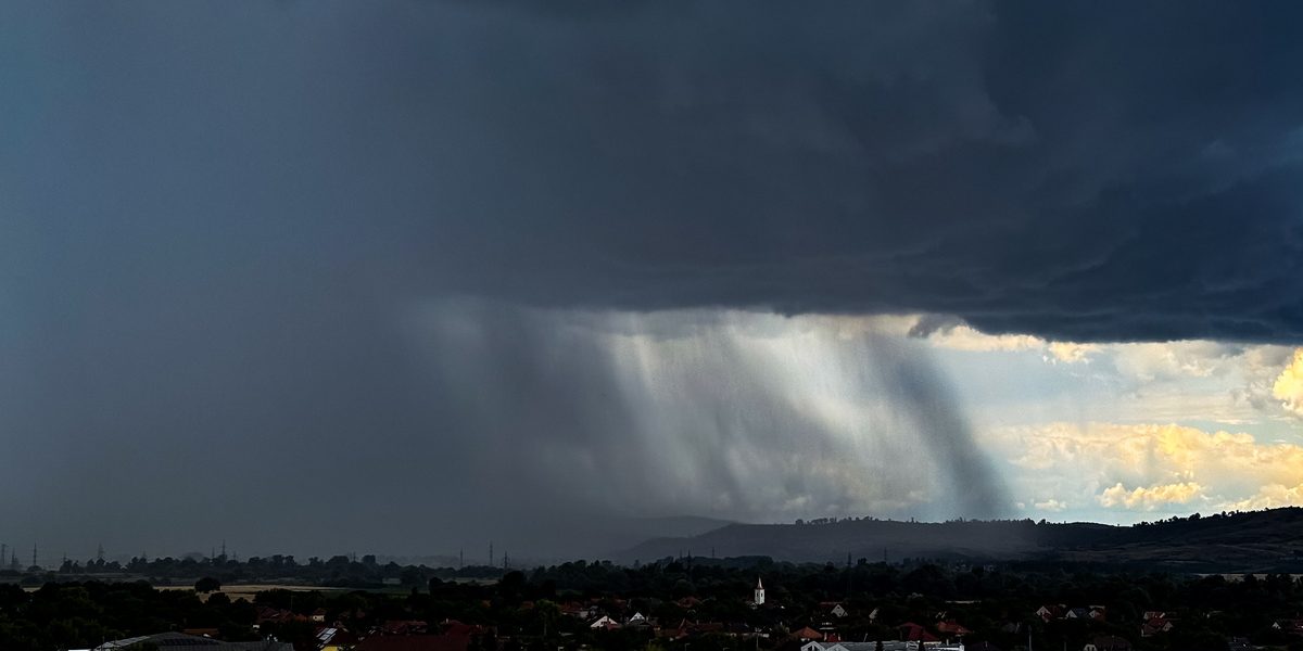 Val de vijelii în România: vijelie și grindină