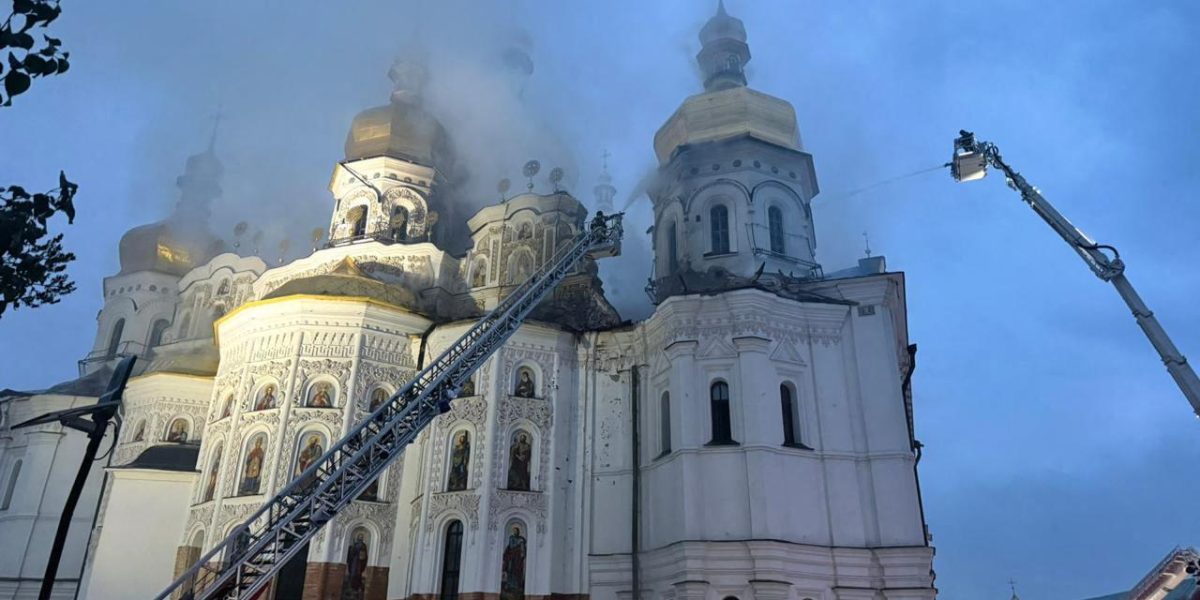 Patriarhia Română, Piatra Sfântă a Lavrei Pecerska, atacată