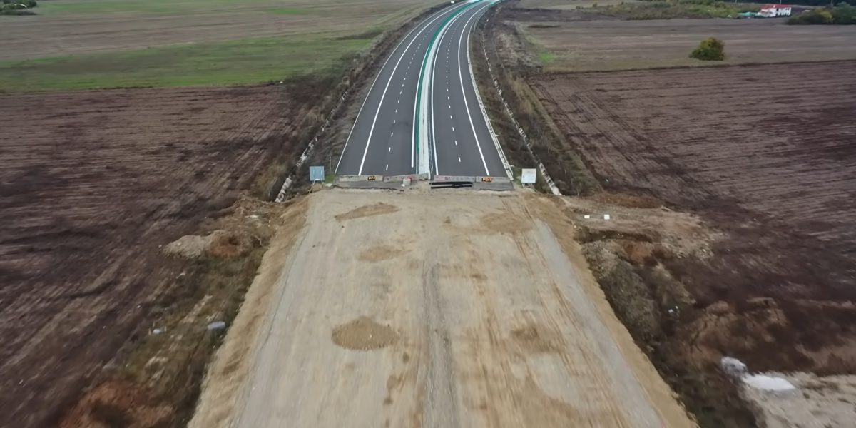 Autostrada spre București, funcțională, dar fără ieșiri