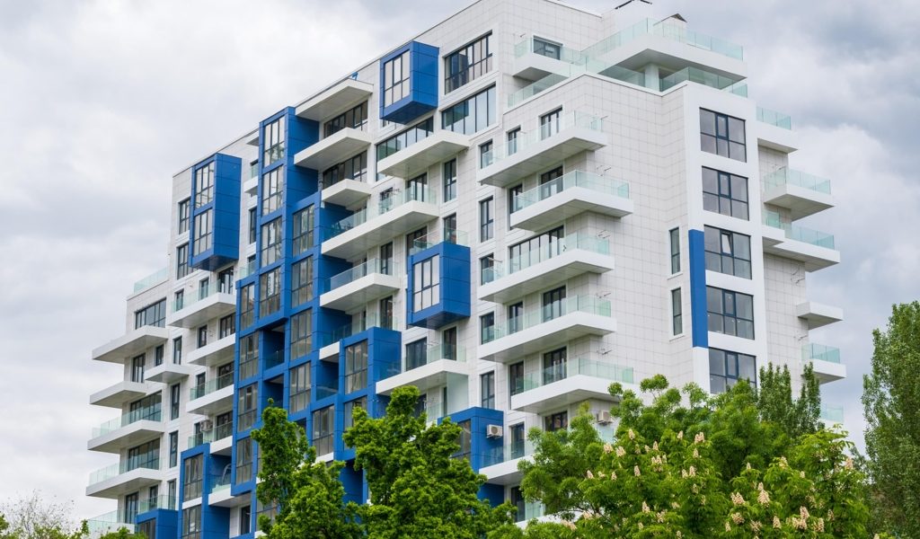 Cadavru în descompunere, găsit într-un apartament din București