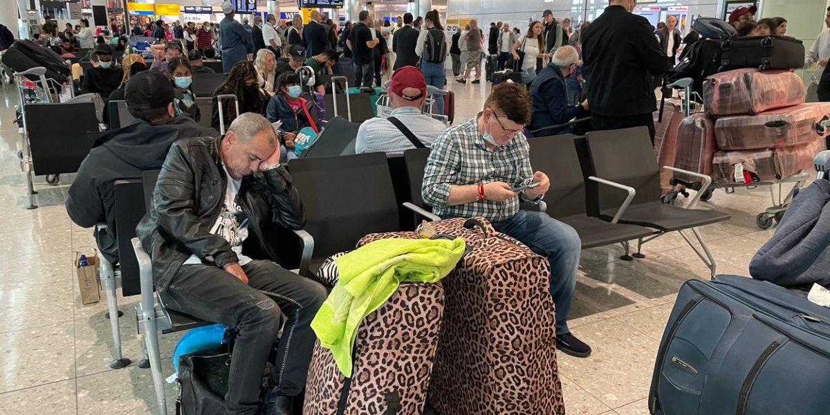 Furtuni în Londra: 11 ore de haos pe Heathrow și Gatwick
