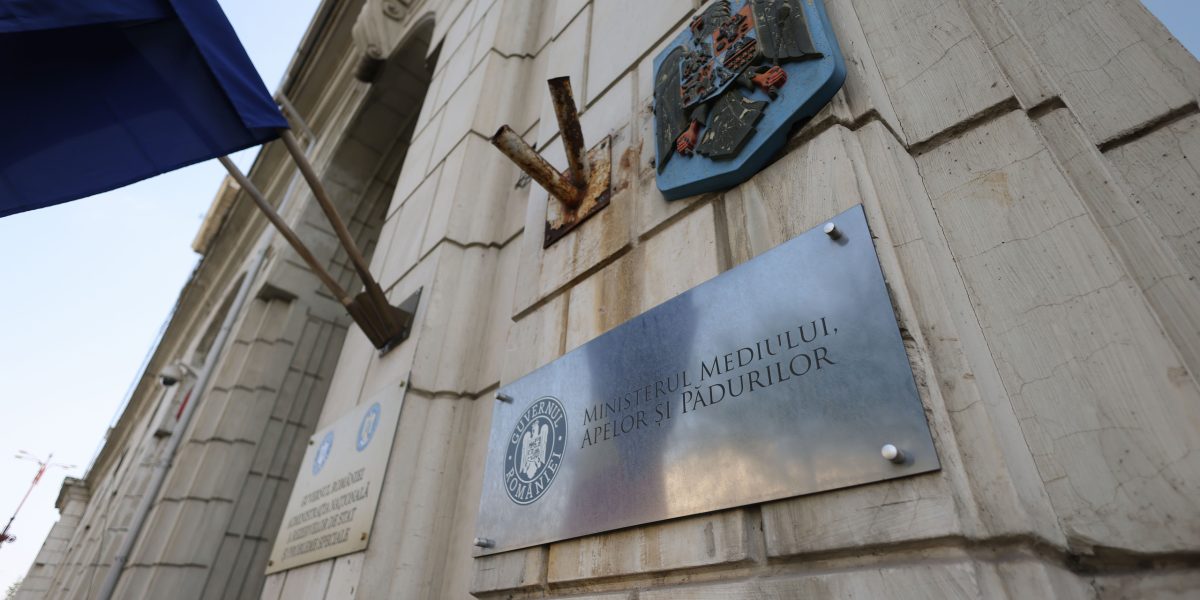 Ministerul Mediului în alertă: Cosmopolis, sesizat penal pentru poluarea lacului Crețuleasca