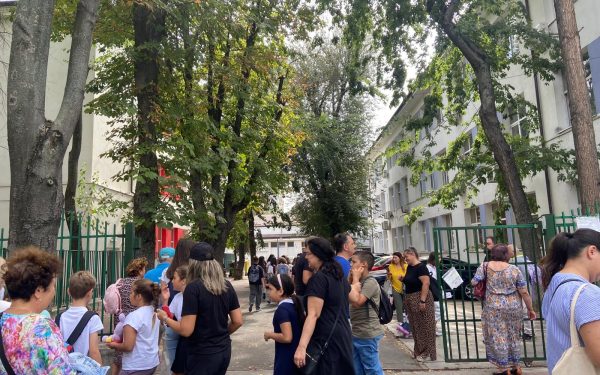 Bac 2026: Mii de elevi din București susțin mâine examenul maturității