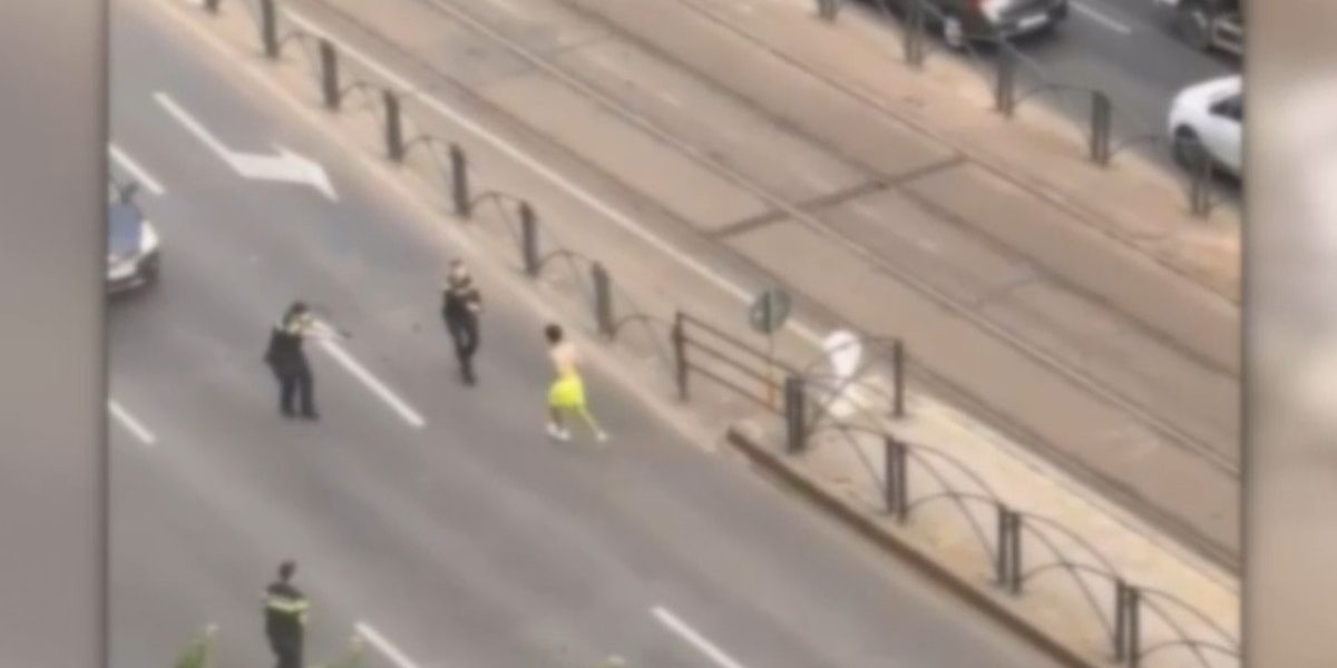 FOCURI pe stradă în București, tânăr suspectat că și-a înjunghiat tatăl