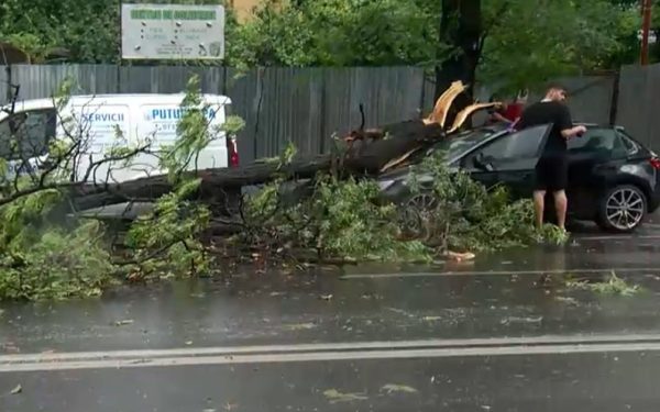 Furtună MAXIMĂ în București. Alertă RO-Alert, un mort în Ilfov