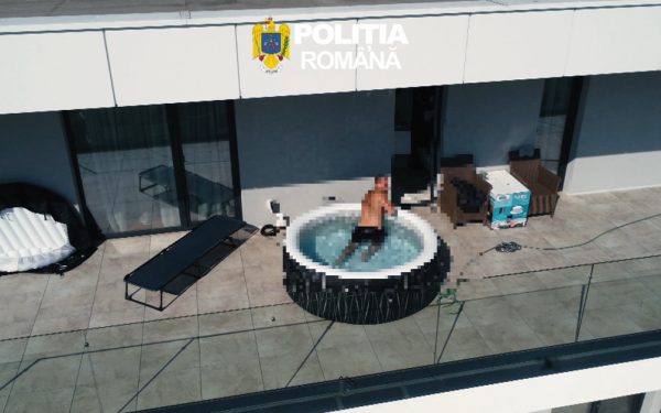 ROMÂN căutat internațional, săltat din piscină, pe terasă