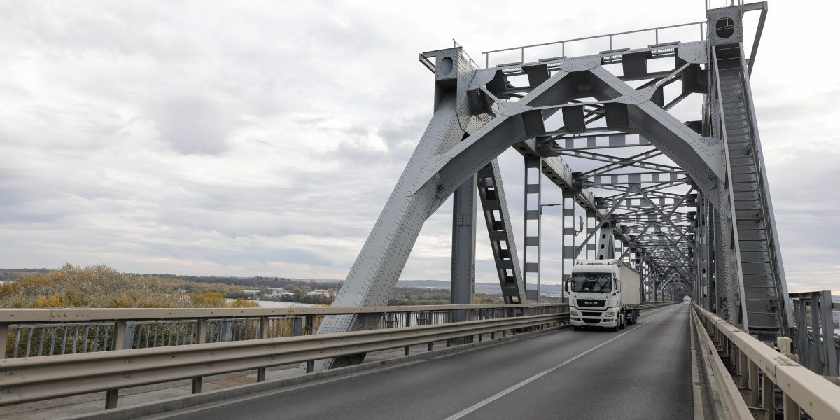 Șoferii pot plăti online taxa Giurgiu-Ruse