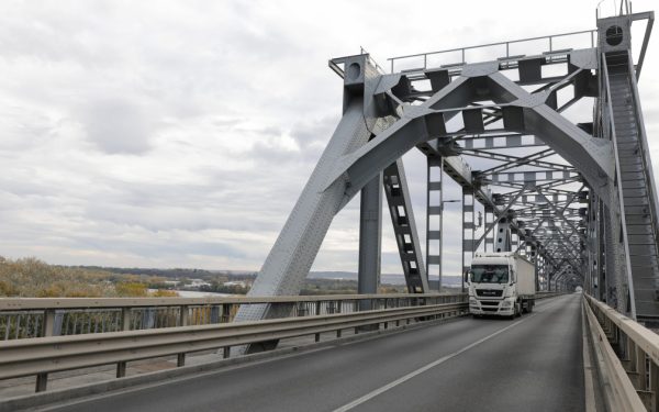 Șoferii pot plăti online taxa Giurgiu-Ruse