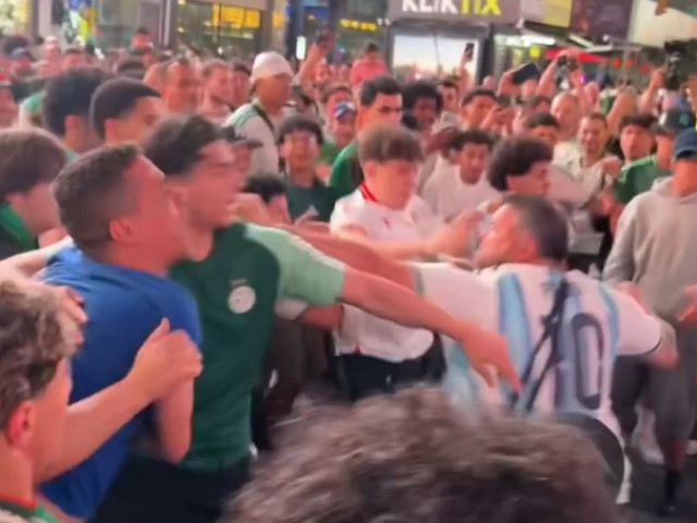Haos în Times Square: Scandal înainte de meciul vedetelor