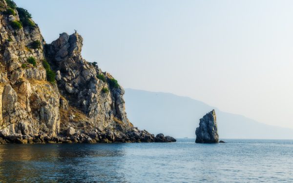 O navă de pescuit turcească s-a scufundat după un atac în Marea Neagră. Un mort și patru răniți, lângă Crimeea