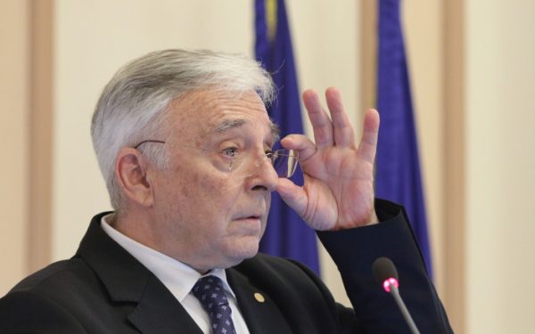 Isărescu: Afacerea de familie face bani, dar n-a mai prins \”mina de AUR\”