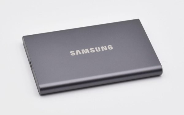 Samsung T7 2 TB: Viteza SSD extern, adio hard disk lent