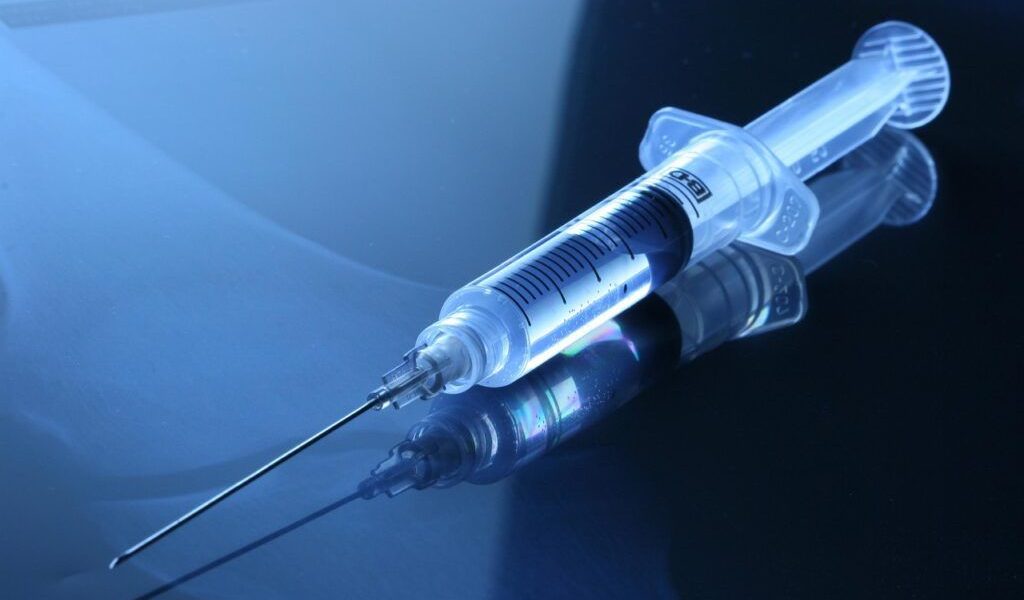 AI creează vaccin: Testat pe oameni, diferit de cele COVID