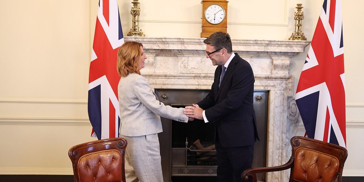 Burnham, premier britanic: Numiri controversate și deficit de legitimitate