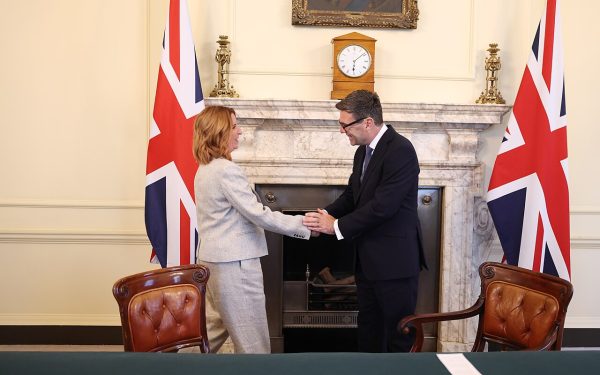 Burnham, premier britanic: Numiri controversate și deficit de legitimitate