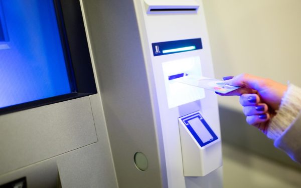 Escrocherie cu ATM-uri Bitcoin și falși reprezentanți ASF. Doi tineri, reținuți după ce au înșelat o femeie cu aproape 287.000 de lei