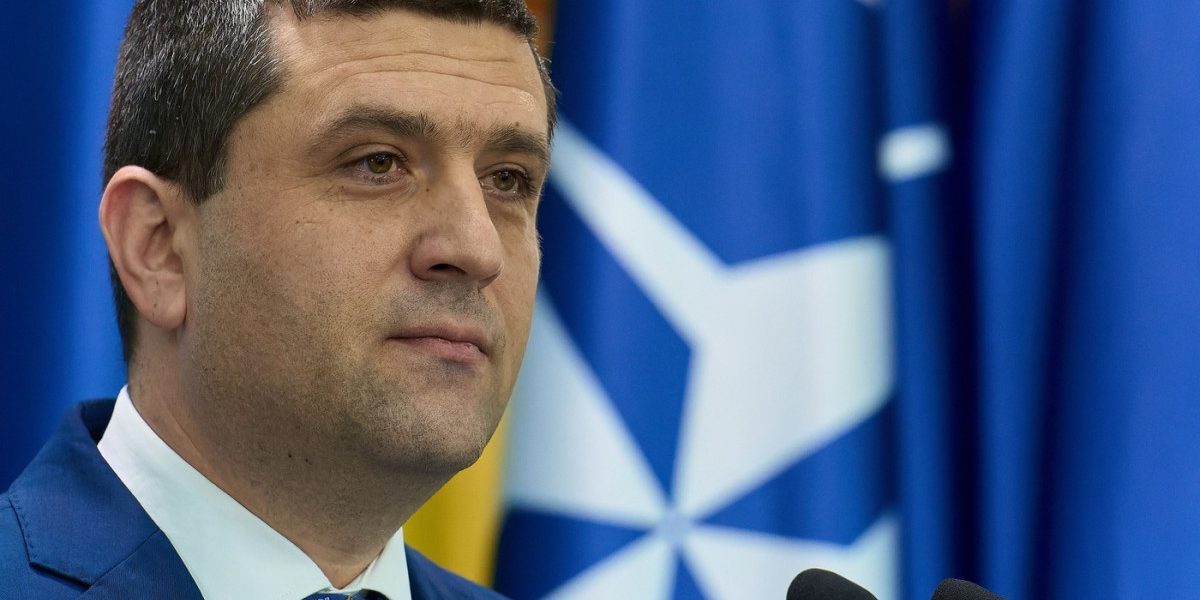 Miruță acuză „suveraniști” deranjați de datoria Armatei Române