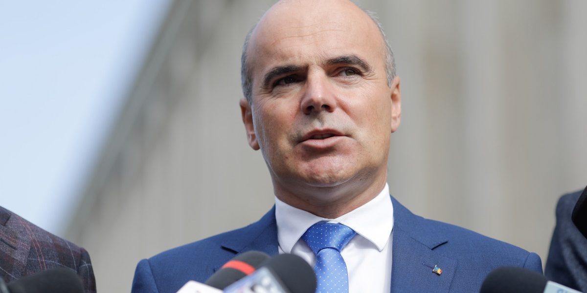 Rareș Bogdan îl sfătuiește pe Bolojan pe Facebook despre UE