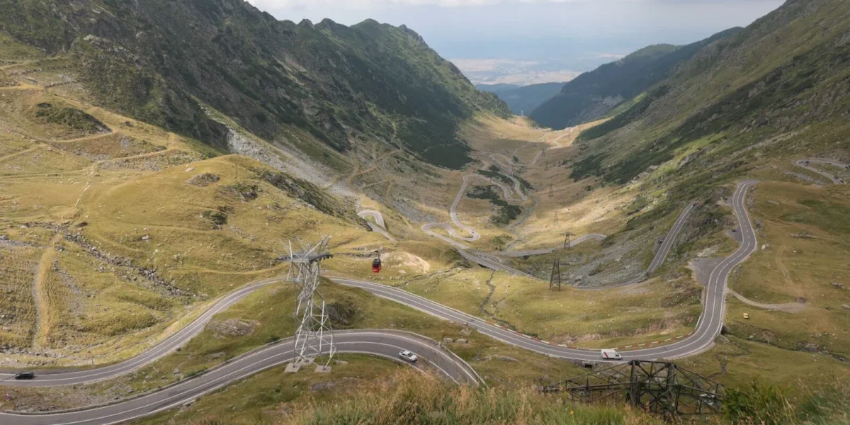 Transfăgărășanul închis miercuri pentru un film. Trafic deviat