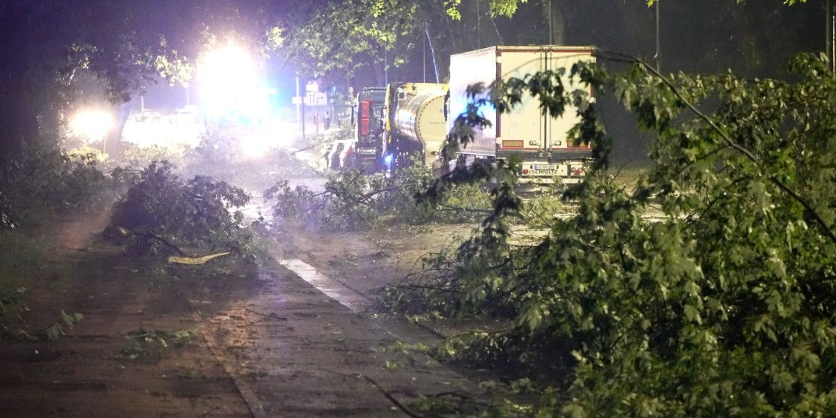 Ploi și vijelii: ANM a emis cod portocaliu pentru mai multe județe