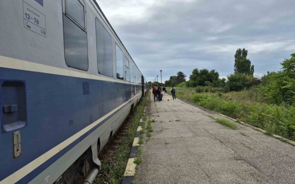 Sină ruptă pe Calea Ferată: Circulație Blocată la Eforie