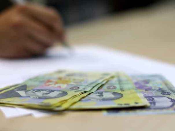 Românii iau credite prudent în S1/2026, dobânzi mari