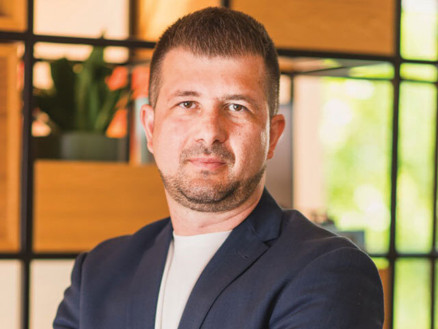 AI Vizează Firmele: Atacuri Masive, Micile Afaceri, Cele Mai Expuse