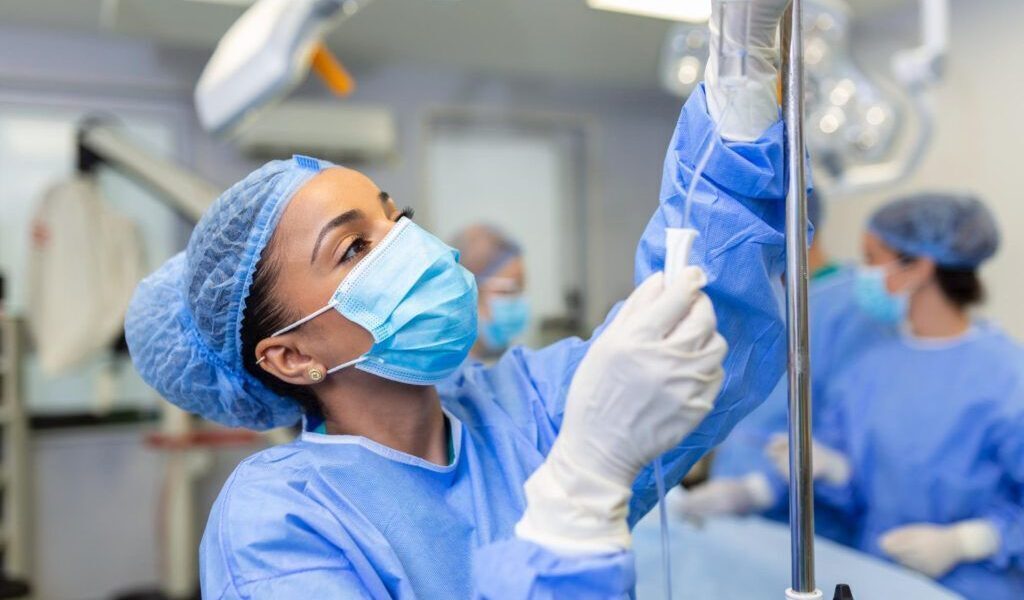 Salarii în Sănătate: Formula dezvăluită pentru medici, asistenți