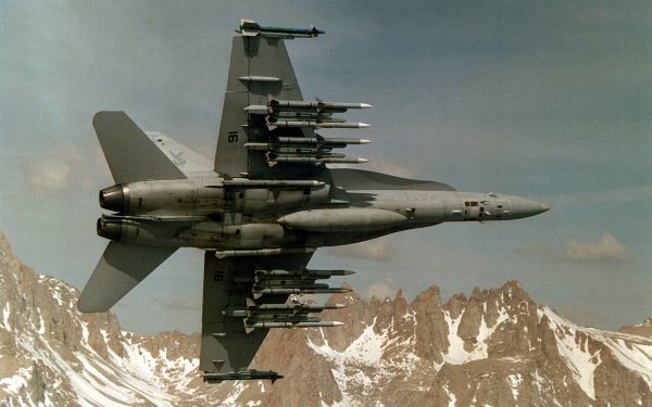 Dronă în spațiul național: Avioane spaniole F-18 la datorie