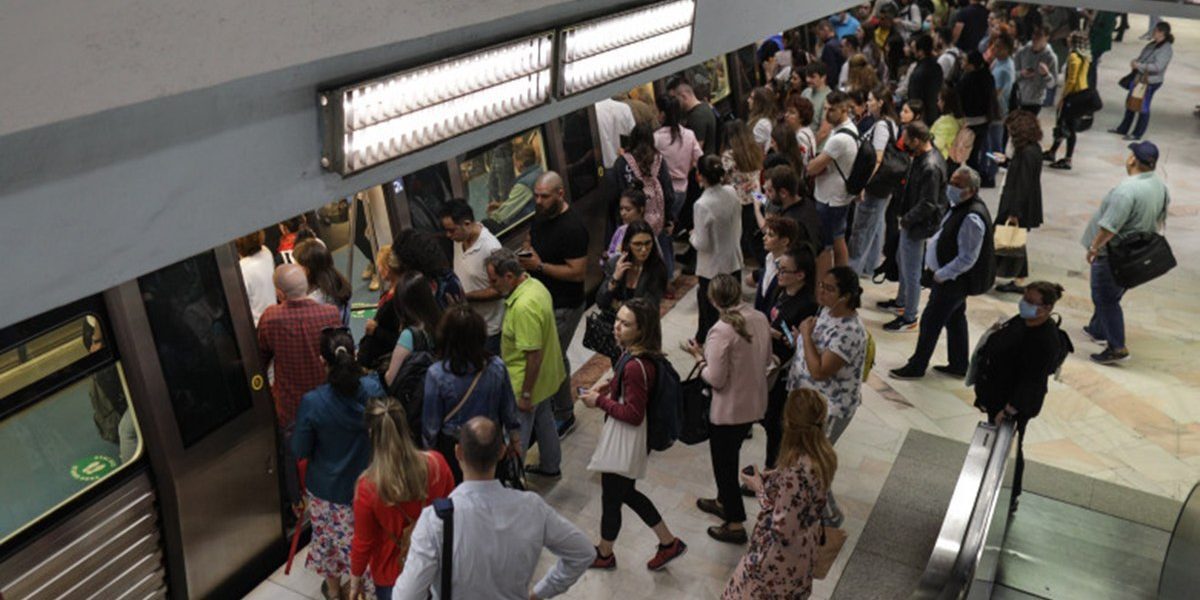 Metrou Grivița, blocat. Haos la metrou vineri dimineață