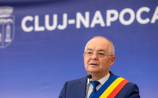Clujul, sufocat de mirosuri. Boc oprește îngrășămintele: „Să nu se repete”