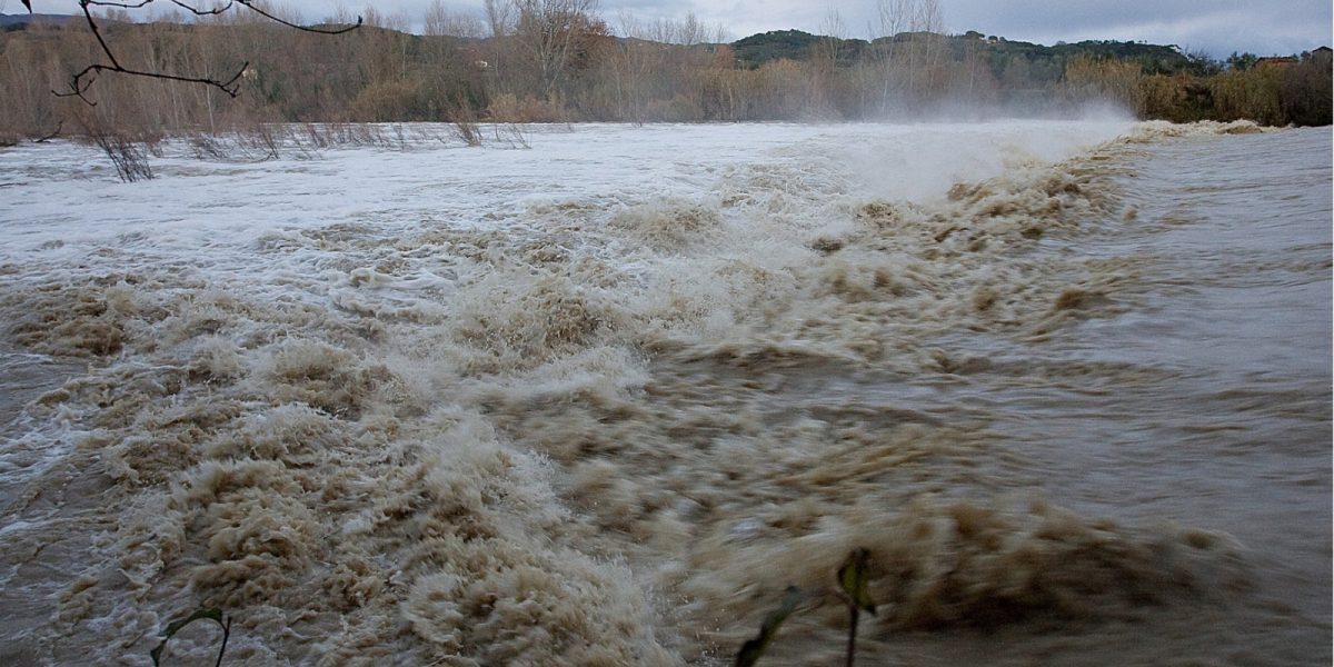 Cod galben pe râuri: Viituri majore în Argeș, Dâmbovița, Prahova, Harghita