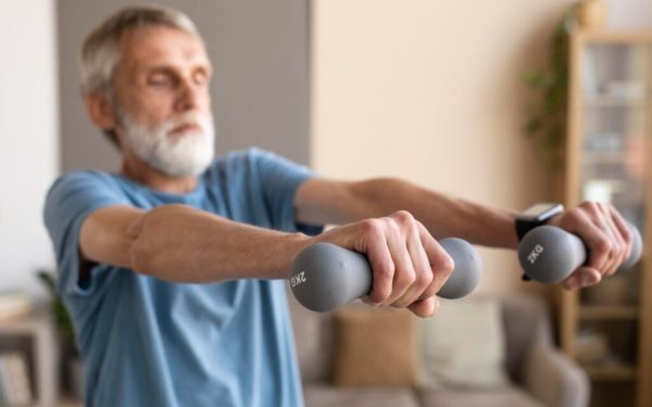 Tensiune arterială: 4 exerciții simple, acasă, în minute
