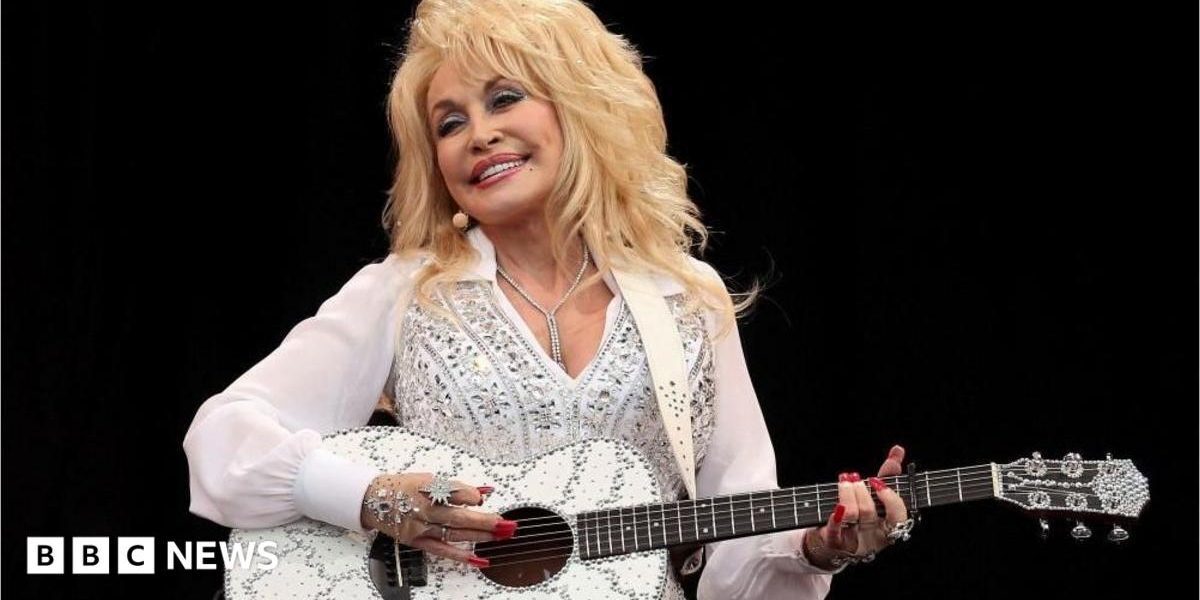 Dolly Parton, legenda country, s-a stins din viață la 80 de ani