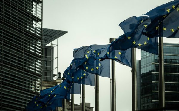 CE a României: Atenție la bani și la curent după legea decarbonizării