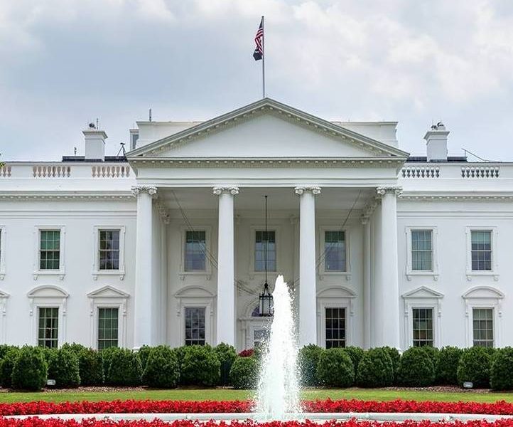 Trump numește un nou avocat pentru Casa Albă
