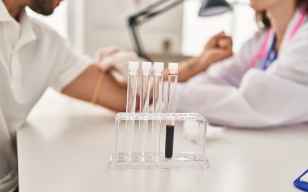 Sânge testat: 5 analize esențiale înainte de sală