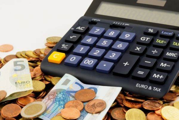 Euro atinge 5,2513 lei, urcă pe piața valutară