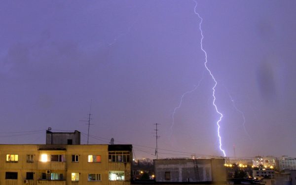 Cod Roșu Furtuni în Alba și Maramureș: ANM avertizează