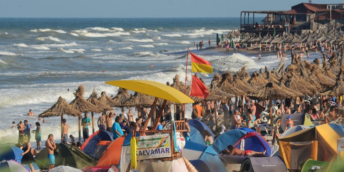 Pompieri mobilizați pe litoral și la munte: 4500 gata de intervenție