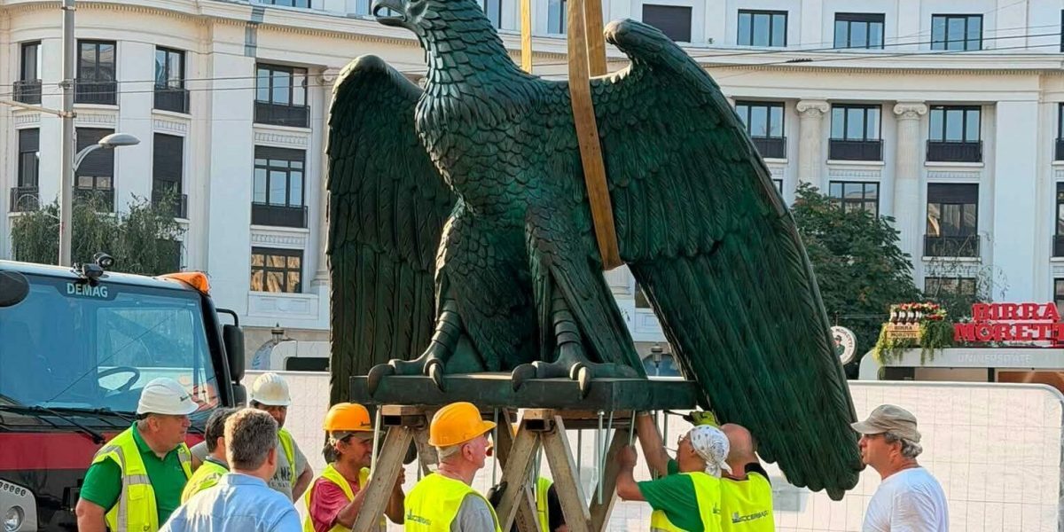Bucureștiul își recuperează simbolurile: Vulturul revine pe Universitate