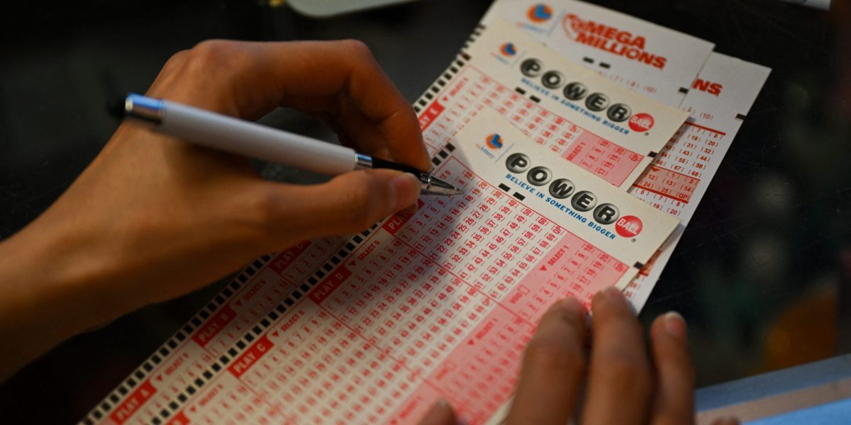 American, 1,04 miliarde $ la loterie: Cât primește lunar fără să muncească