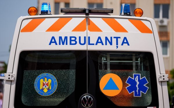 Ambulanță atacată în Cluj! Localnicii dezlănțuiți cu topoare și bâte