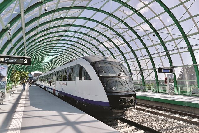 Trenul spre Otopeni, afacere de succes: 2 milioane pasageri pe 120 mil. euro