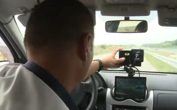 Bărbat prins de radar cu 172 kmh pentru că își ducea la spital tatăl muşcat de câine. Ce reacție au avut polițiștii